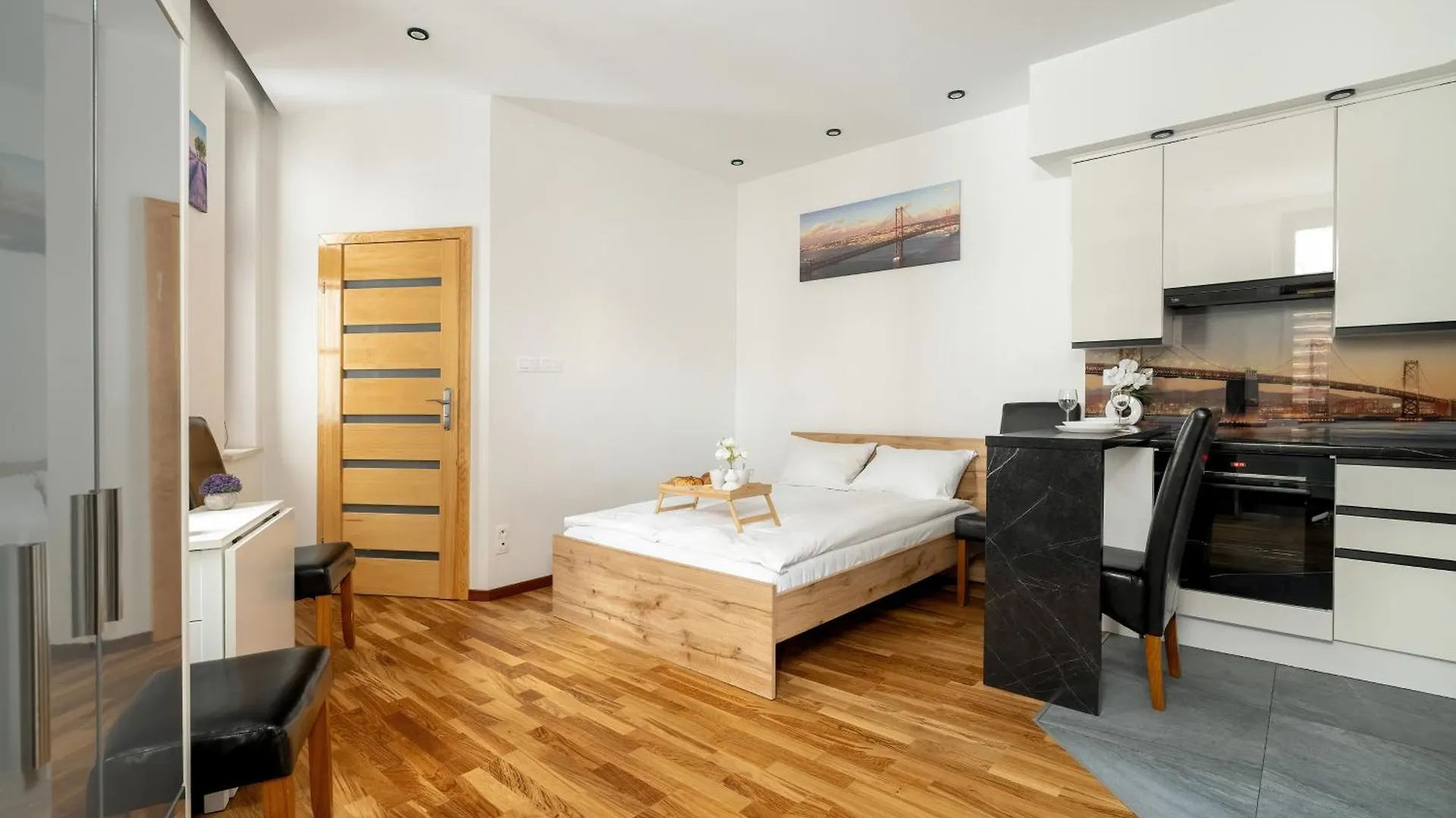 Przytulne Studio Very Berry W Centrum Poznania By Noclegi Renters 0*, ポズナン ポーランド