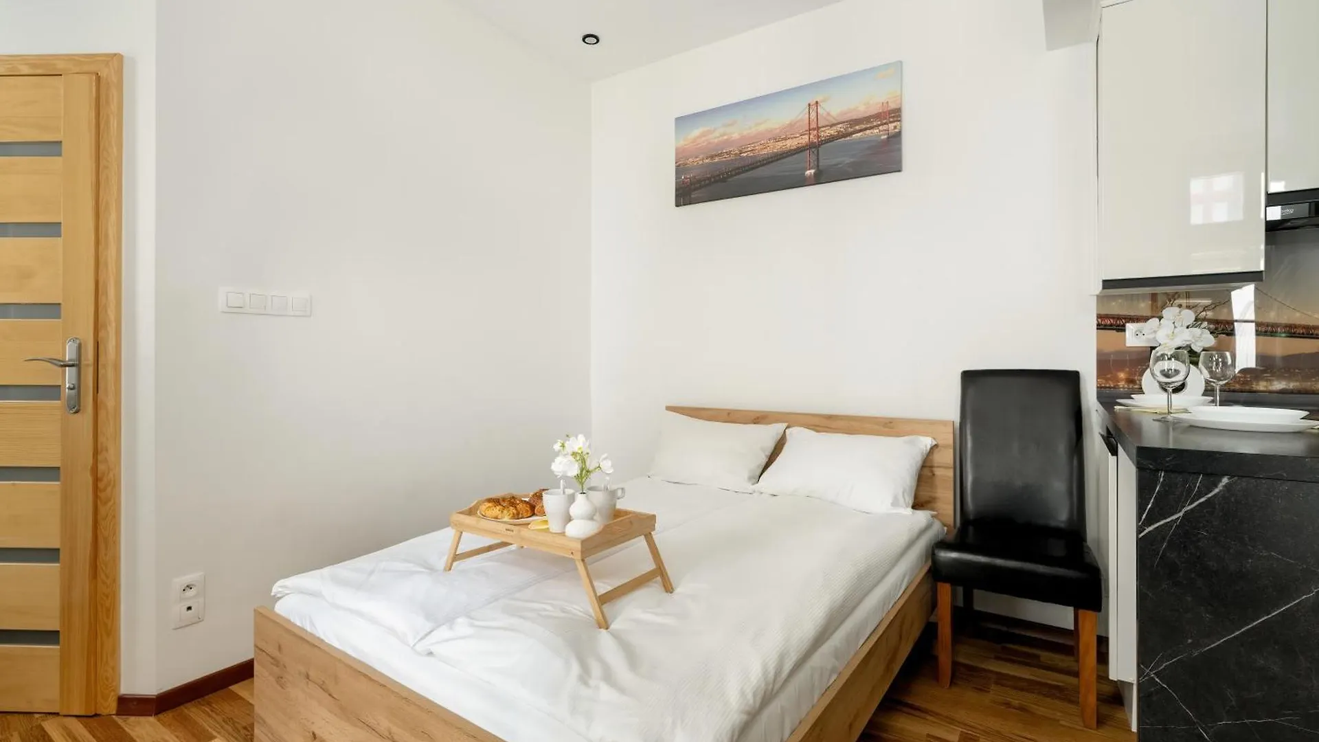 Przytulne Studio Very Berry W Centrum Poznania By Noclegi Renters Apartment Poznan
